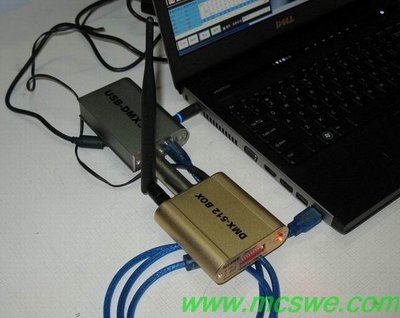USB-DMX console with wireless DMX connectors
